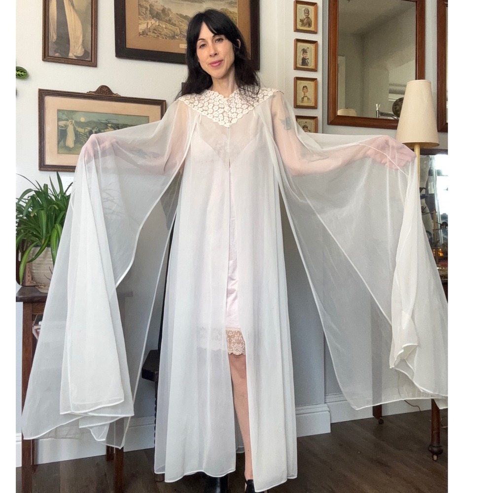 Vintage Norman Hartnell Couture Internationale Sheer Chiffon Lace Peignoir Cape